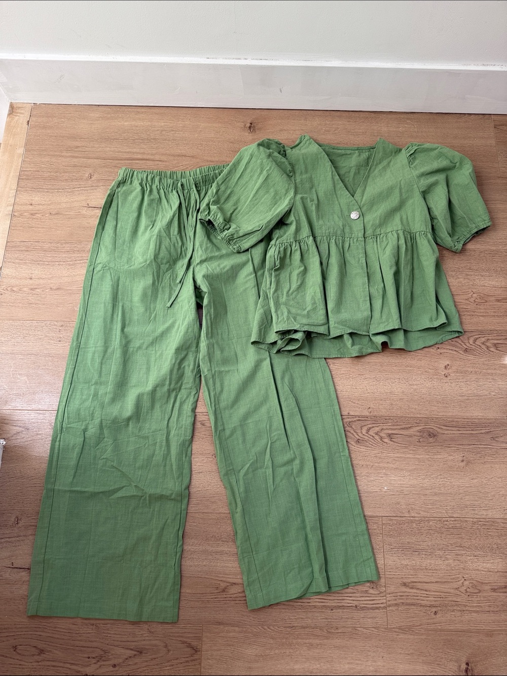 Green Two-Piece Linen-Style Top & Wide-Leg Pants